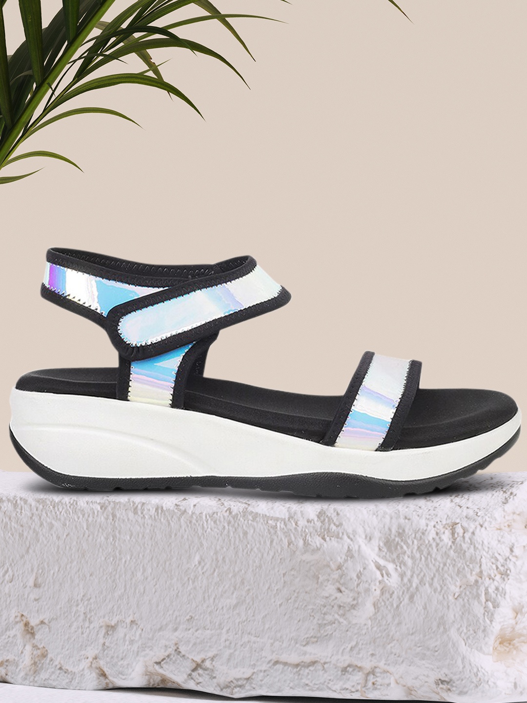 

Metro Women Black & Blue Solid Sandals