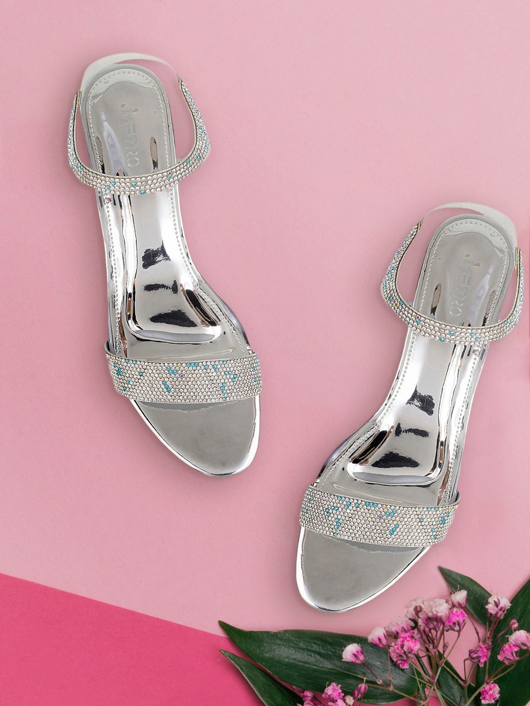 

Metro Women Silver-Toned Woven Design Sandals