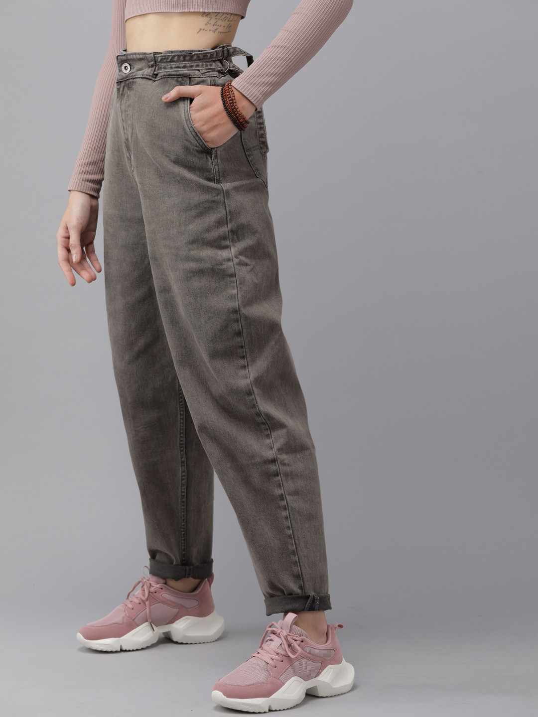 

Roadster Women Grey Straight Fit Light Fade Stretchable Jeans
