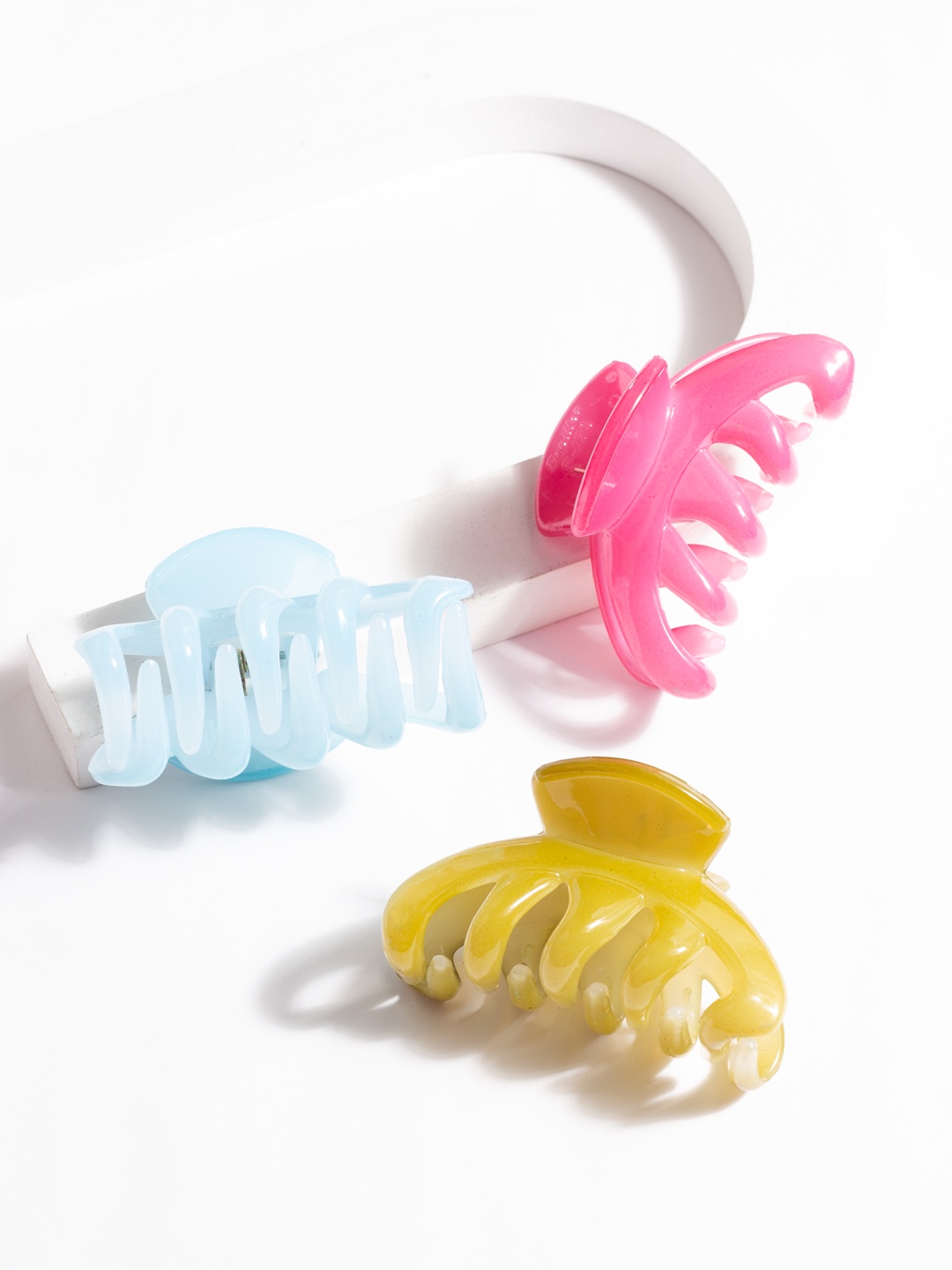 

AccessHer Women Set Of 3 Multicoloured Acrylic Claw Clips, Yellow