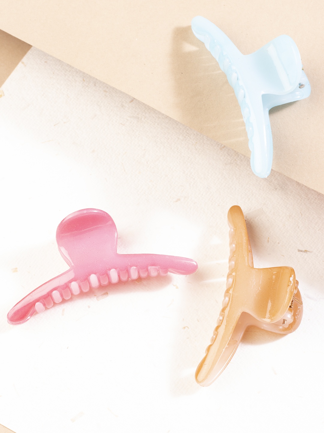 

AccessHer Women Set Of 3 Multicoloured Acrylic Claw Clips, Pink