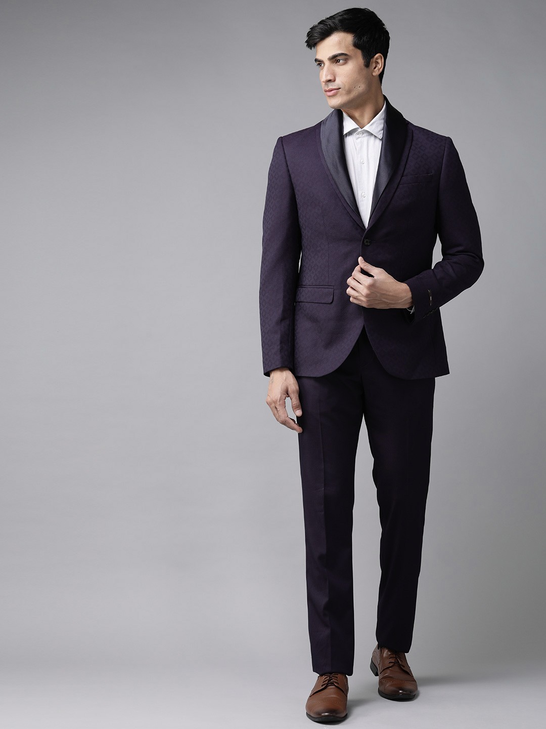 

Blackberrys Men Navy Self-Design Slim Fit Single-Breasted Tuxedo Suit, Navy blue