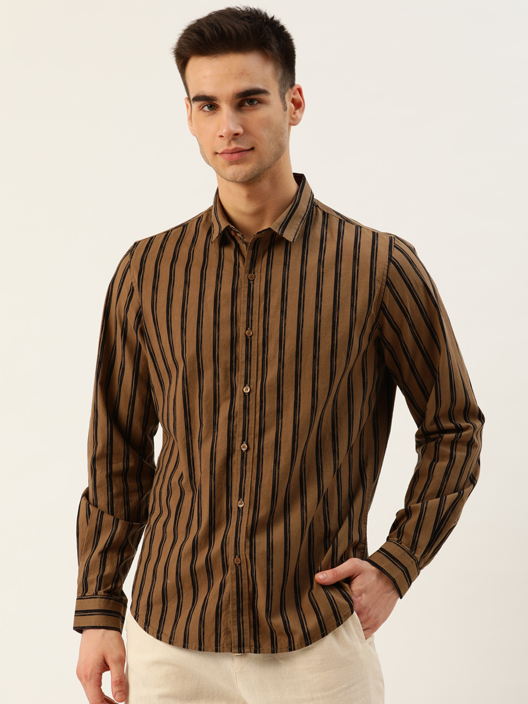 

ether Men Brown & Black Regular Fit Striped Casual Shirt