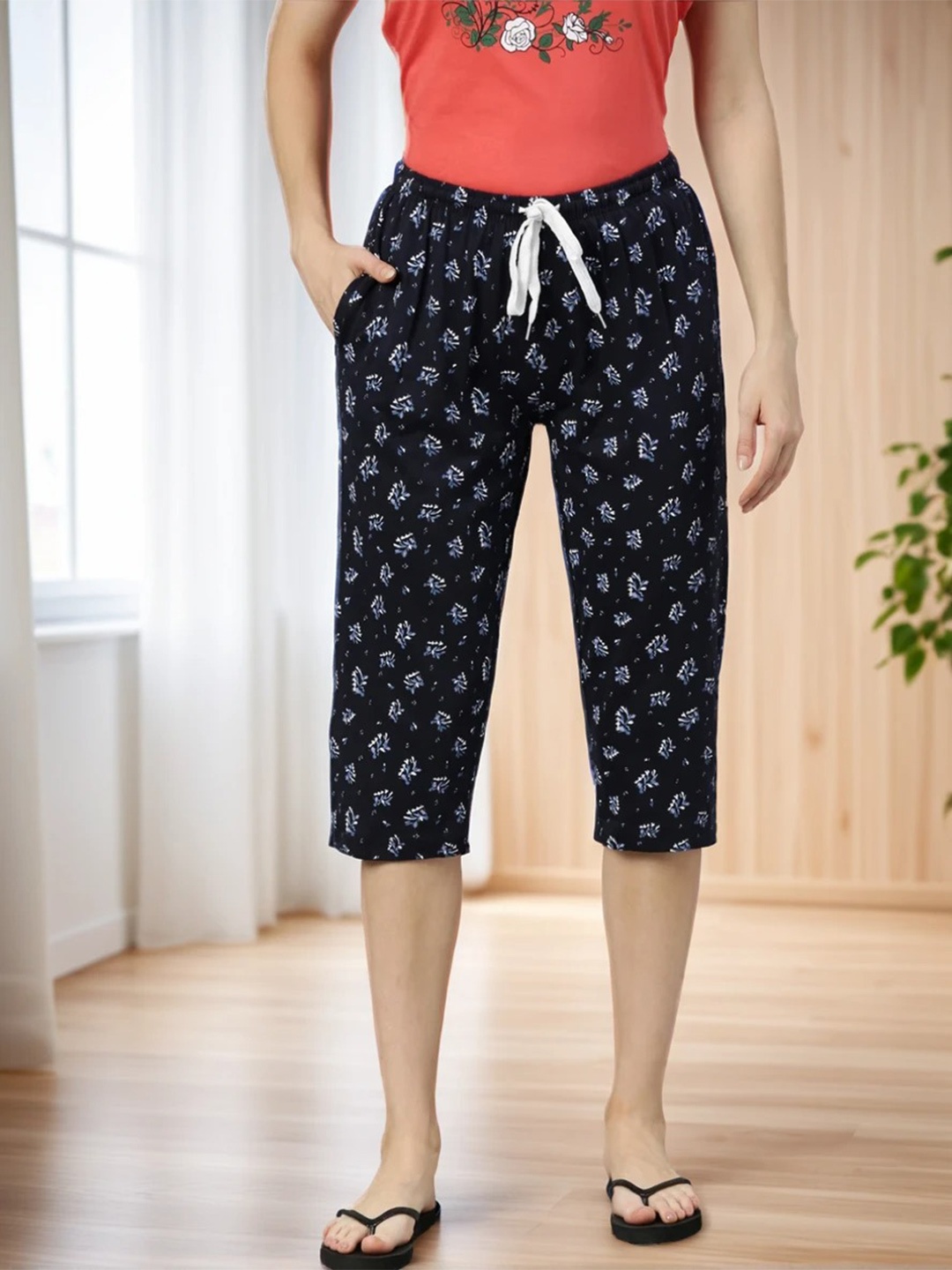 

Kryptic Women Conversational Printed Pure Cotton Relaxed Fit Capris, Navy blue