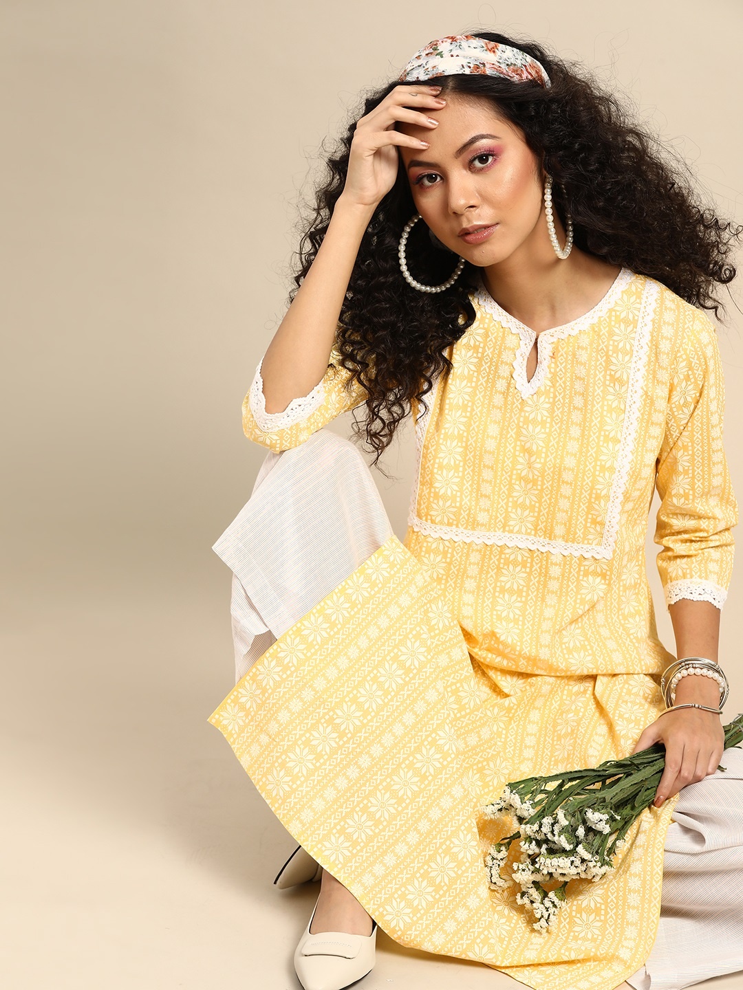 

Varanga Women Yellow & White Ethnic Motifs Printed Pure Cotton Kurta