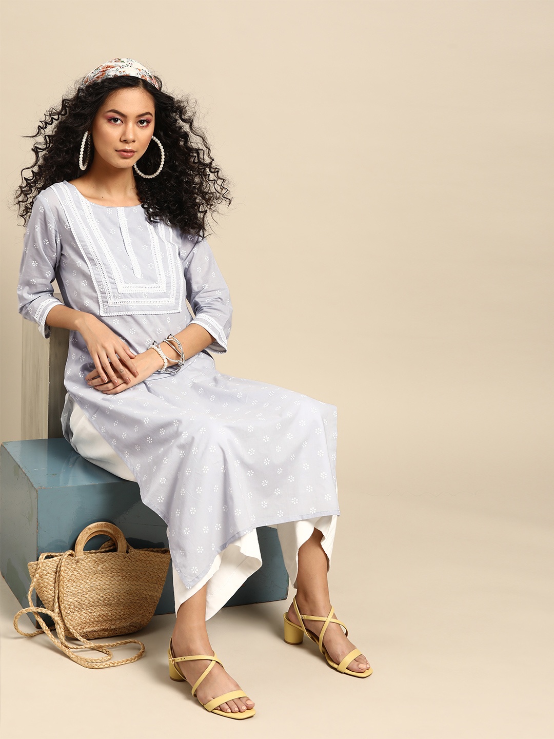 

Varanga Women Grey & White Pure Cotton Ethnic Motifs Printed Pastels Kurta