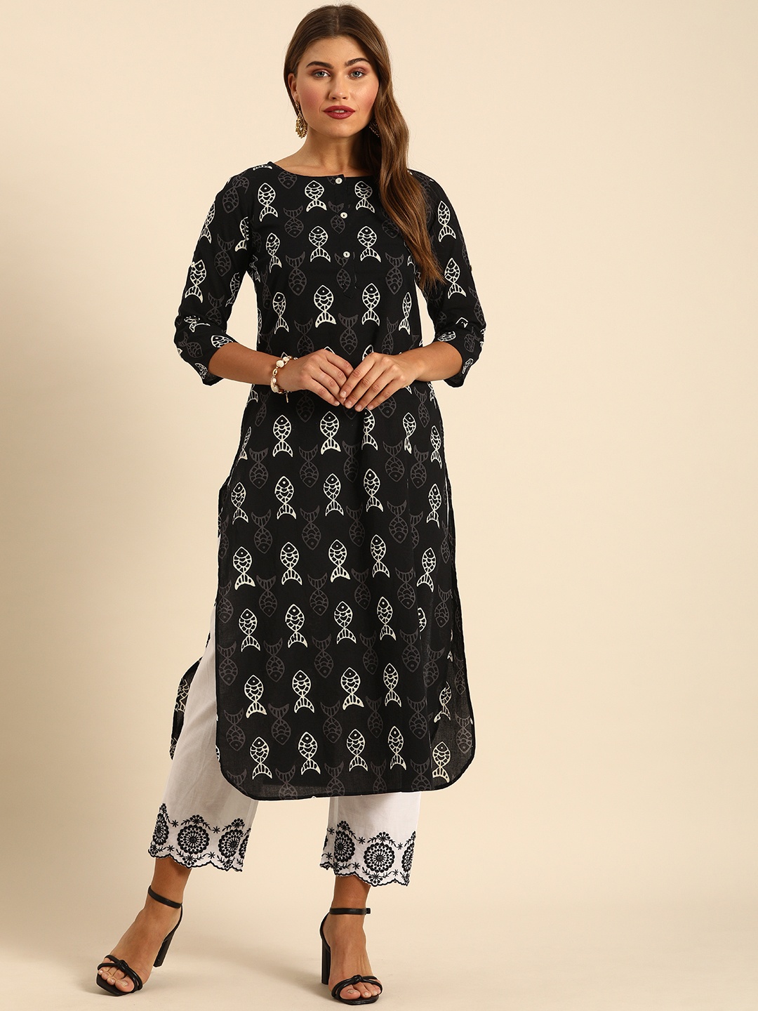 

Varanga Women Black & White Ethnic Motifs Printed Kurta