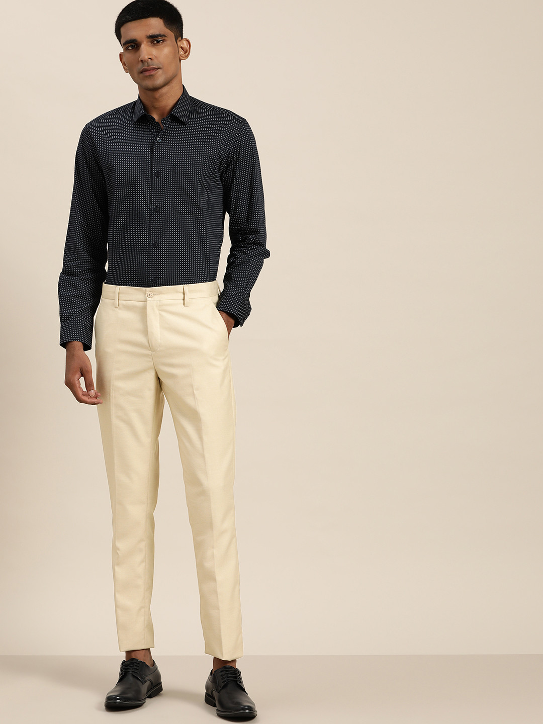 

INVICTUS Men Cream-Coloured Textured Slim Fit Smart Casual Trousers