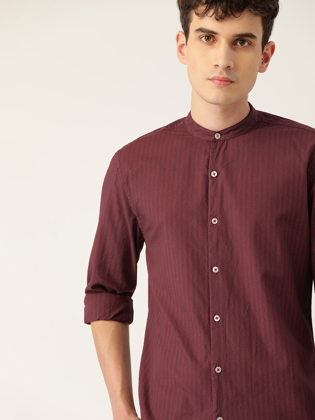 

INVICTUS Men Maroon Slim Fit Striped Pure Cotton Casual Shirt