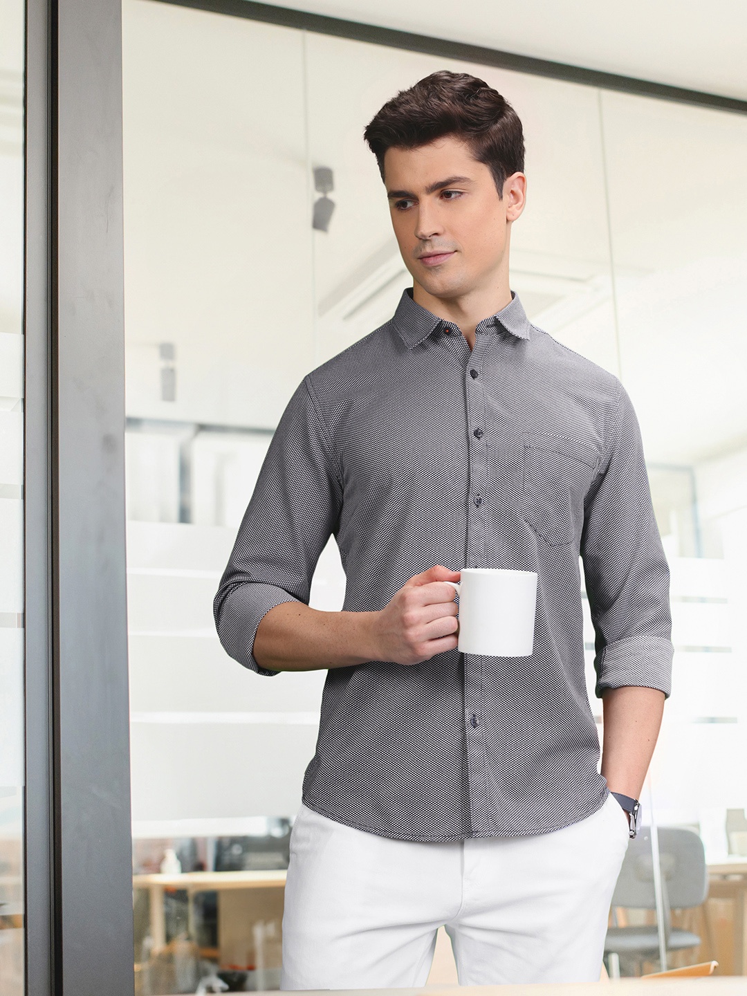 

INVICTUS Men Charcoal Grey Solid Pure Cotton Sustainable Casual Shirt