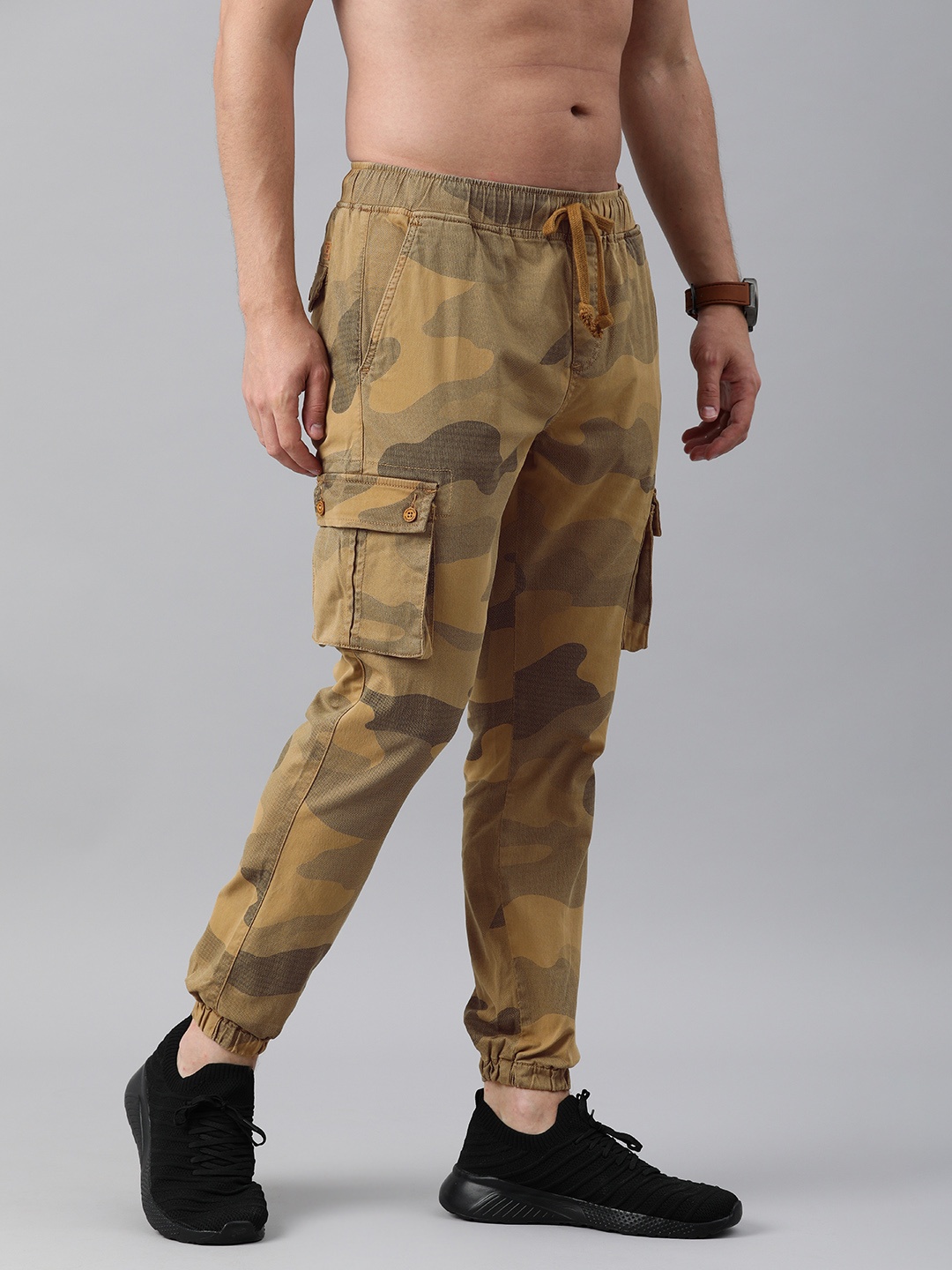 

HERE&NOW Men Khaki Camouflage Printed Cargos Trousers