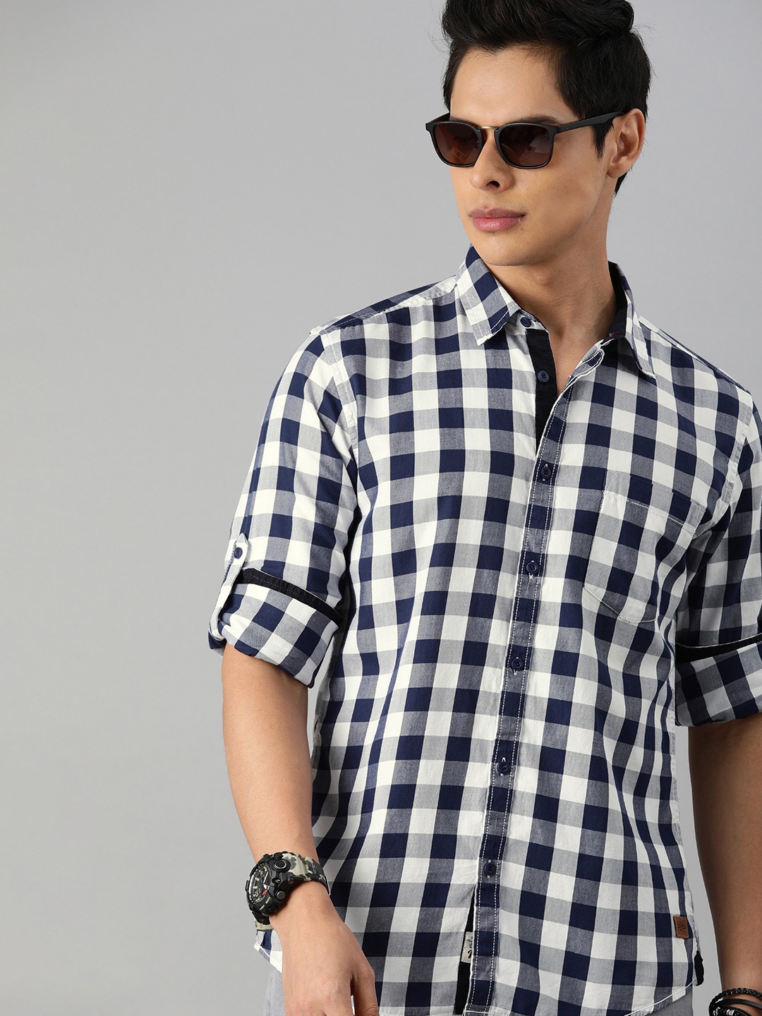 

Roadster Men Navy Blue & White Buffalo Checks Casual Shirt