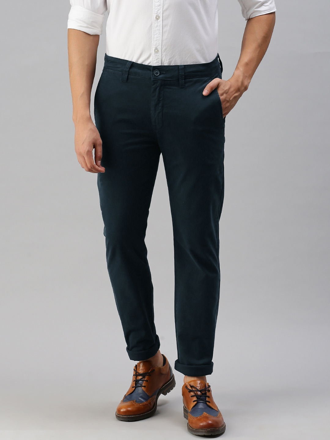 

Nautica Men Navy Blue Slim Fit Mid-Rise Regular Trousers
