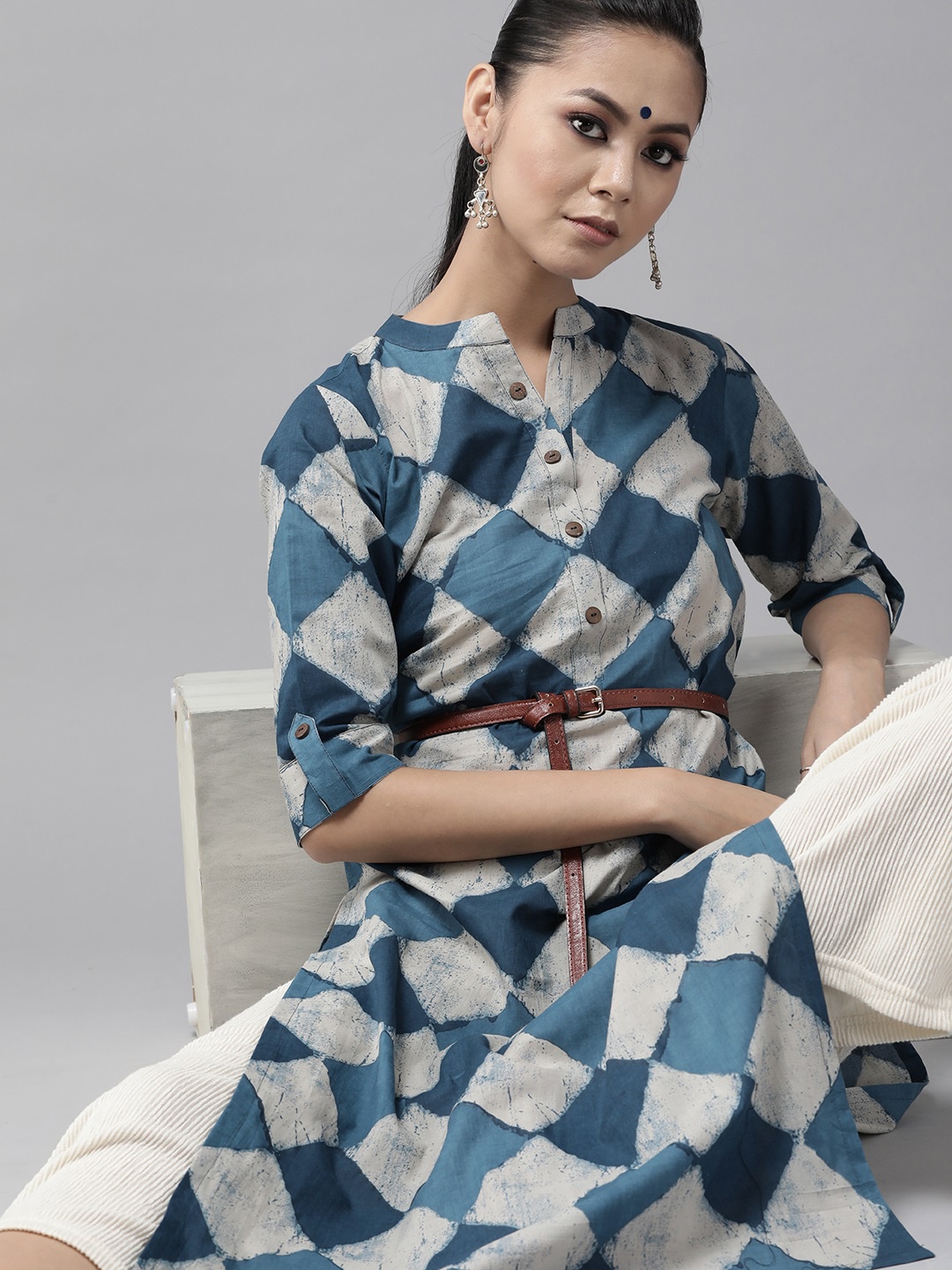 

Indo Era Women Teal Blue & Grey Geometric Printed Indigo Straight Kurta