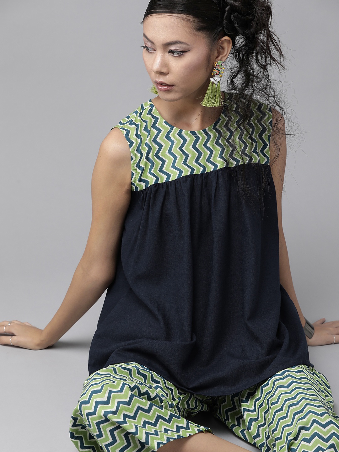 

Indo Era Women Navy Blue & Green Chevron Print Pure Cotton Top with Trousers