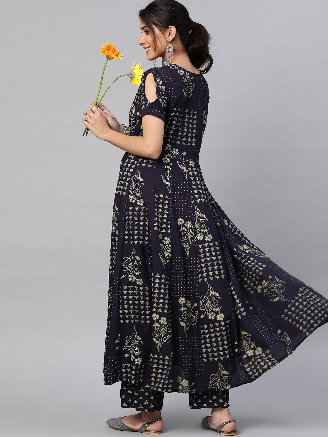 

mokshi Women Navy Blue & Beige Printed Kurta with Palazzos