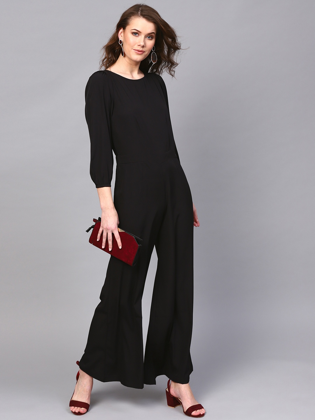 

SASSAFRAS Black Solid Basic Jumpsuit