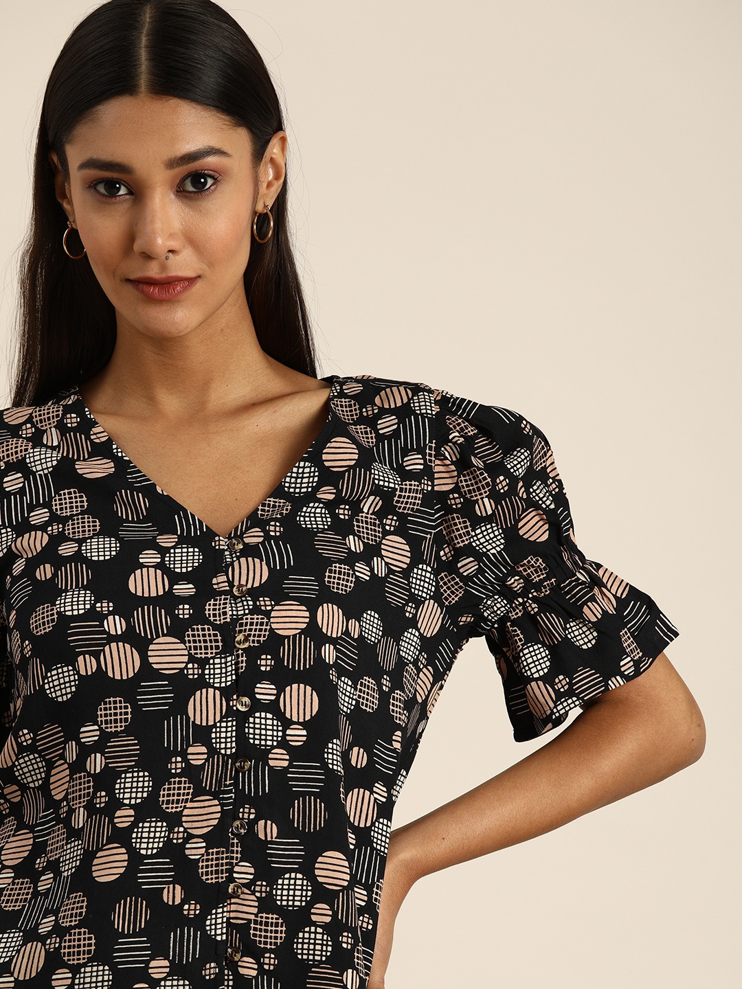 

all about you Black & White Geometric Puff Sleeve Regular Top