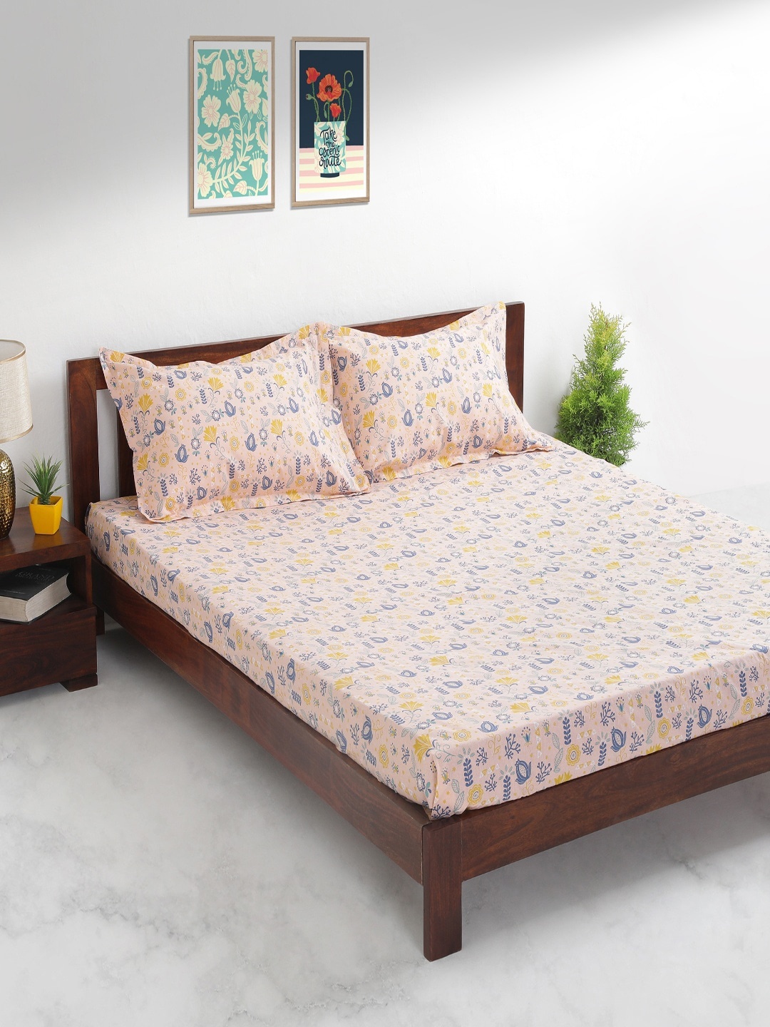 

Chumbak Peach-Coloured & Purple Floral 144 TC Cotton 1 Queen Bedsheet with 2 Pillow Covers