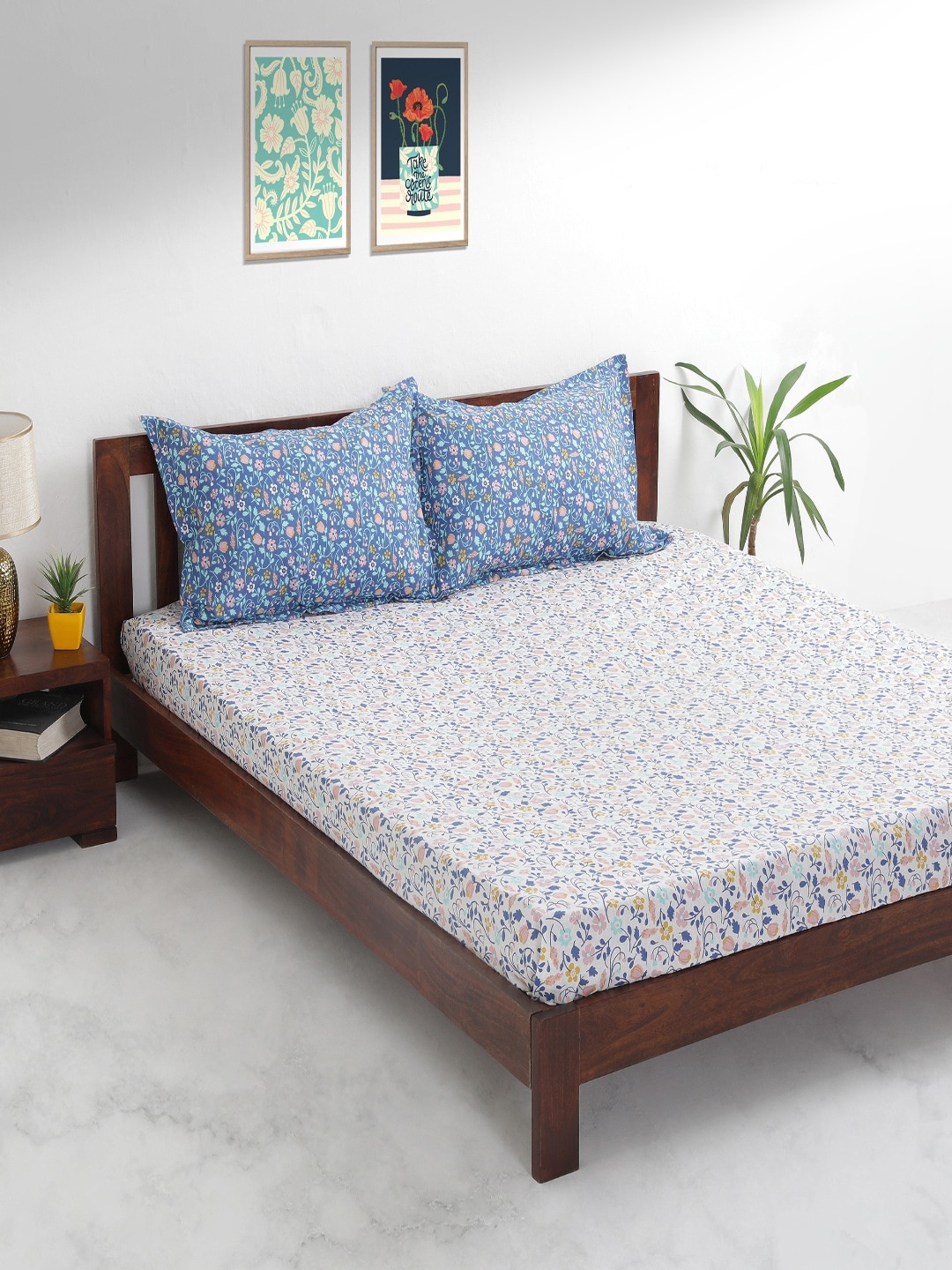 

Chumbak White & Blue Floral 144 TC Cotton 1 Queen Bedsheet with 2 Pillow Covers
