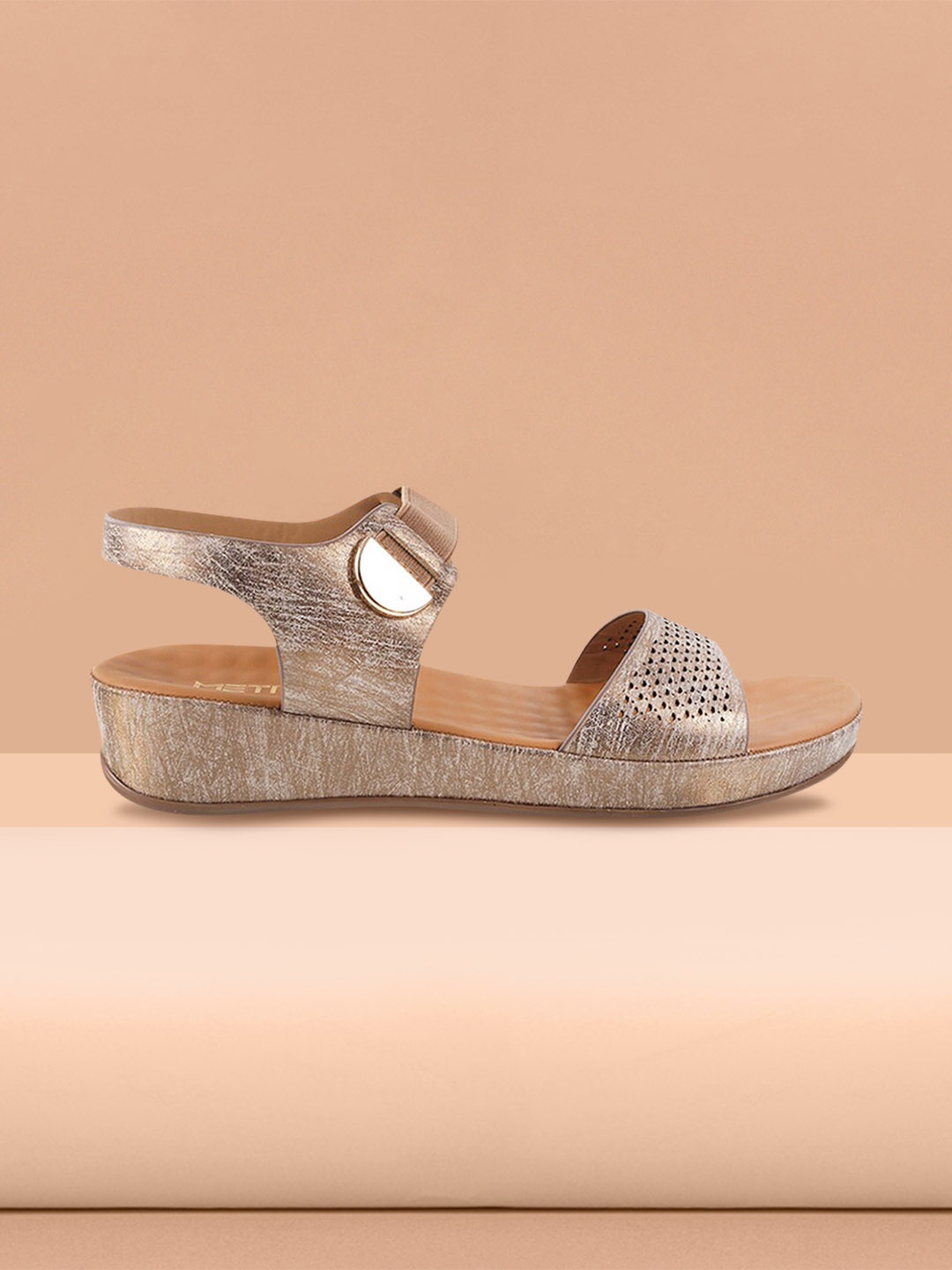 

Metro Women Beige Textured Sandals
