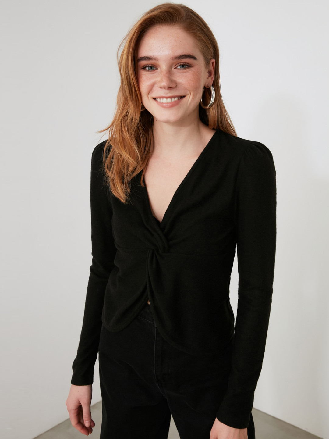 

Trendyol Black Solid Regular Crop Top