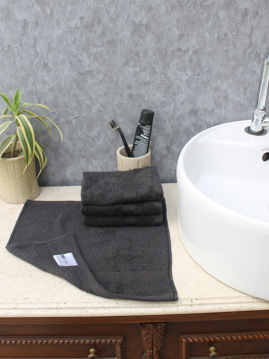 

AVI Living Unisex Set of 4 Charcoal Black Solid Cotton 500 GSM Face Towels