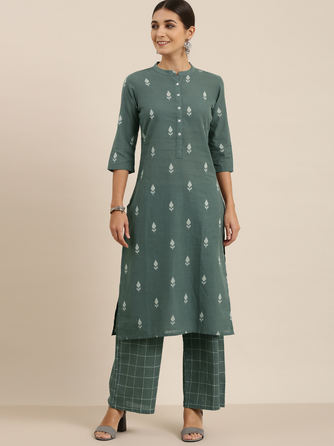 

Vishudh Women Green Woven Design Kurta with Palazzos