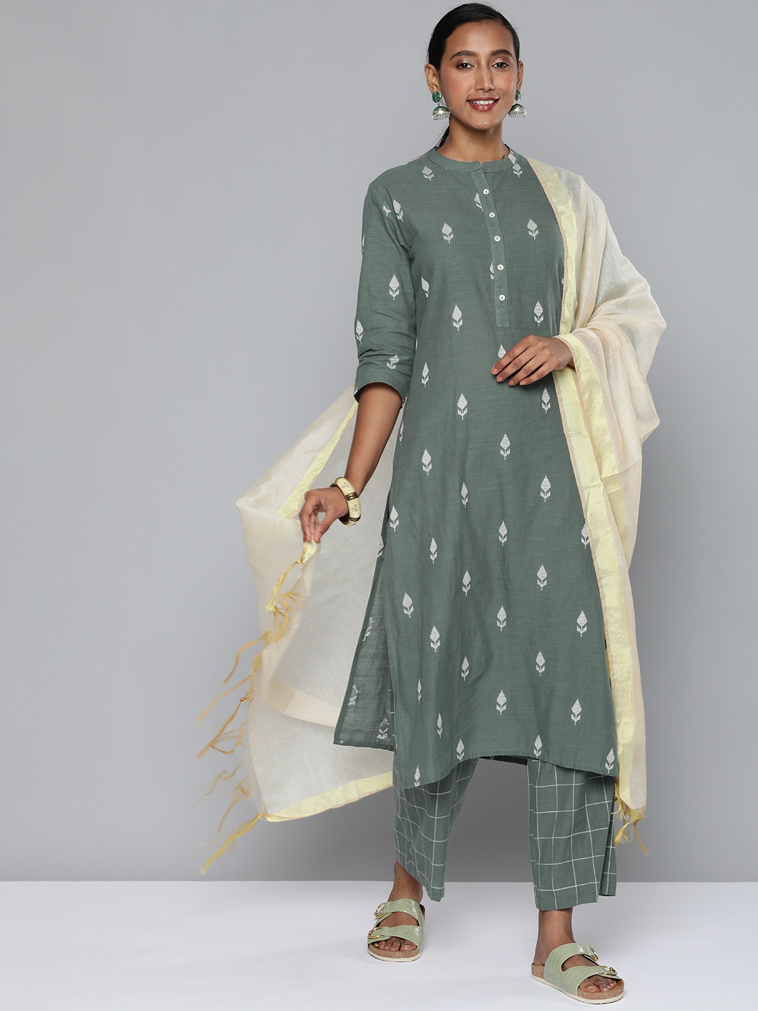 

Vishudh Women Green & Cream-Coloured Printed Kurta with Trousers & Palazzo