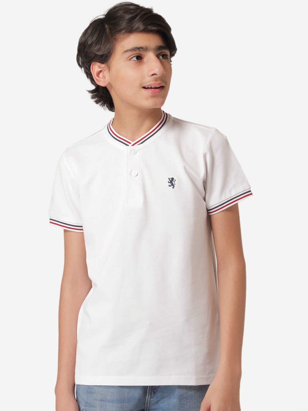 

Red Tape Boys Off-White Solid Mandarin Collar T-shirt
