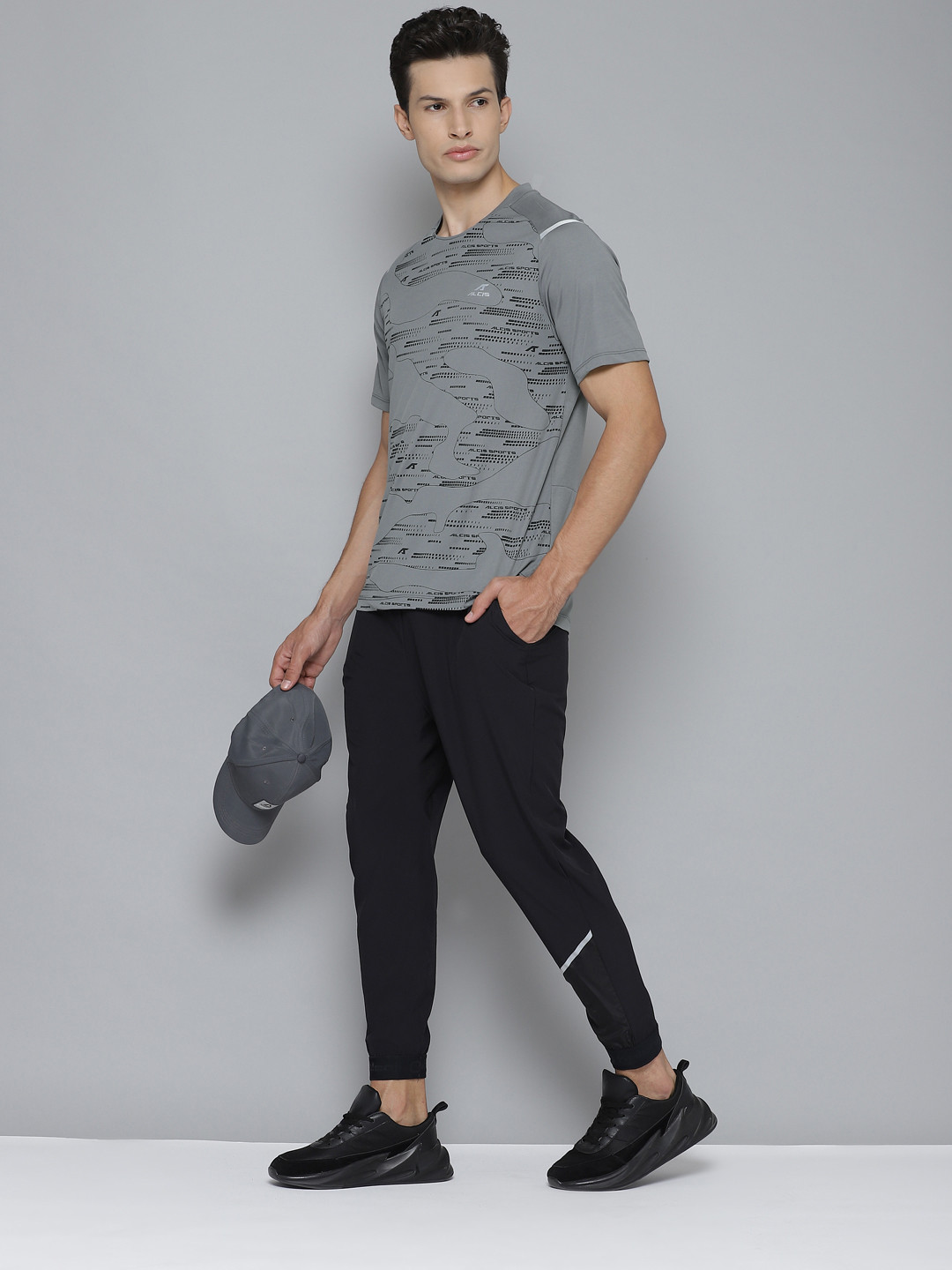 

Alcis Men Grey & Black Printed Round Neck Sports T-shirt