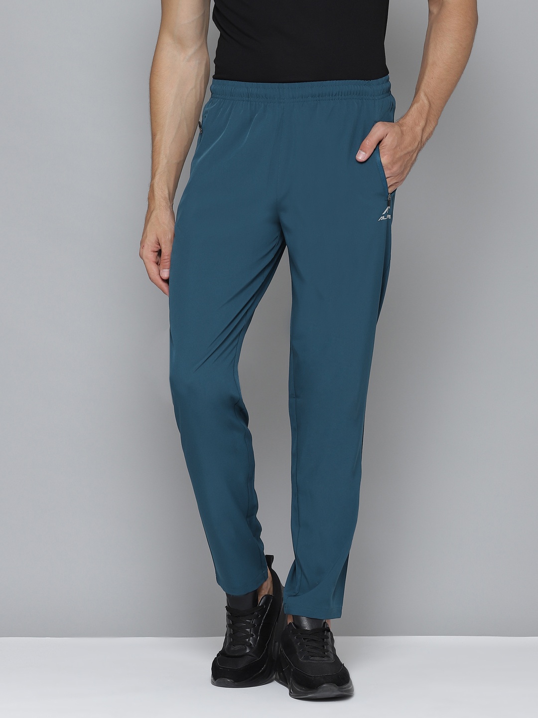 

Alcis Men Blue Solid Slim Fit Knitted Track Pants