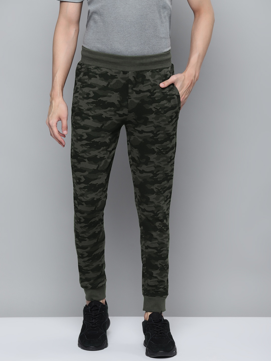 

Alcis Men Olive Green Camouflage Printed Joggers