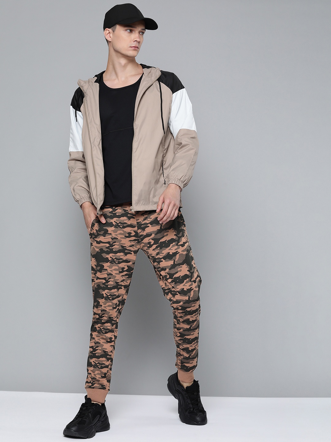 

Alcis Men Brown & Black Camouflage Print Joggers