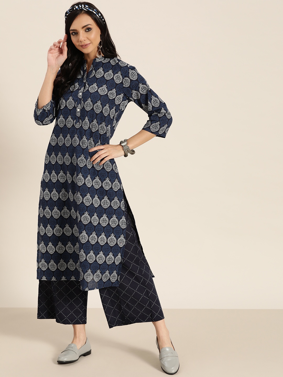 

Sangria Women Navy Blue & White Motifs Print Pure Cotton Straight Kurta with Palazzos