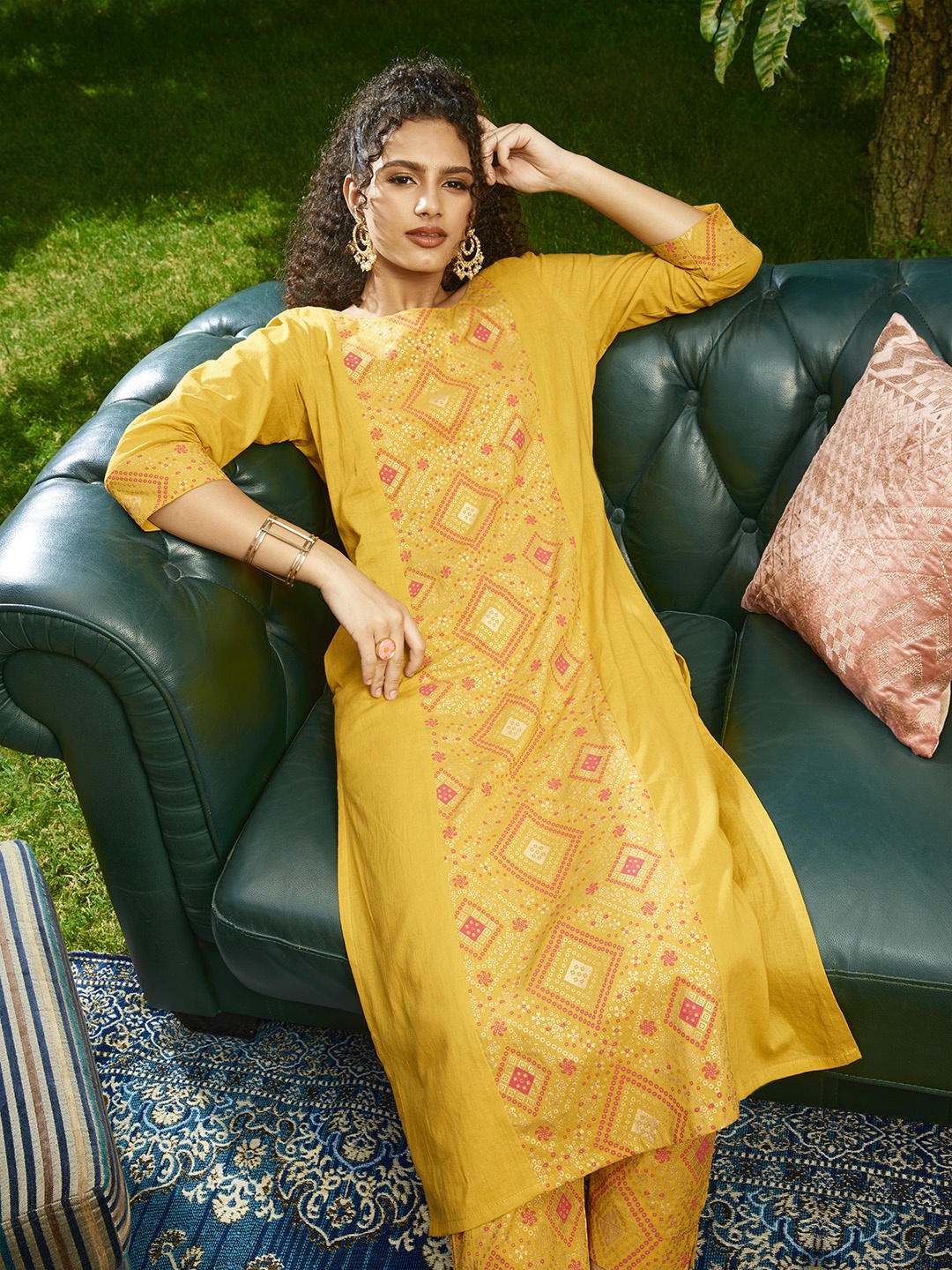 

Sangria Women Mustard Yellow Bandhani Printed Panelled Kurta with Trousers
