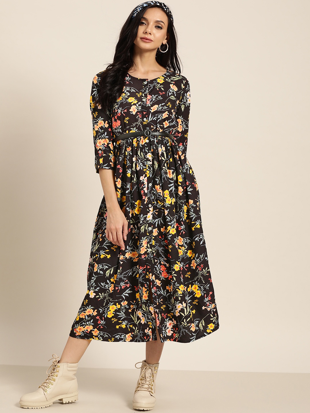 

Sangria Women Black & Yellow Floral Print Fit and Flare Dress