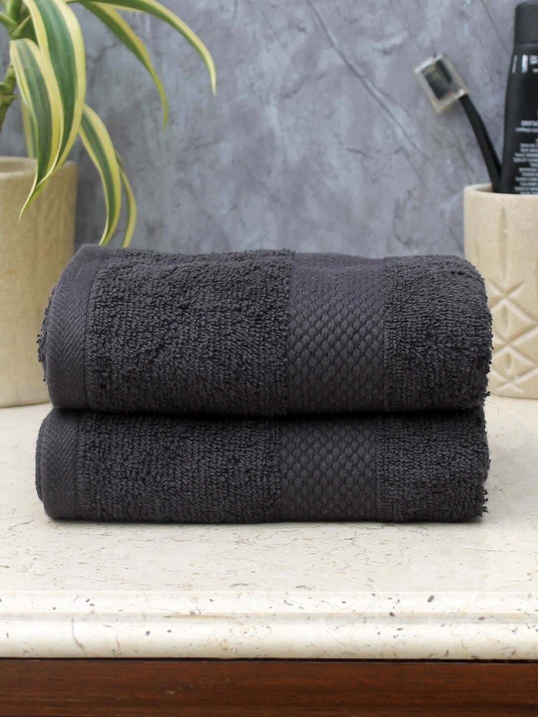 

AVI Living Set Of 2 Black Solid 500 GSM Hand Towels