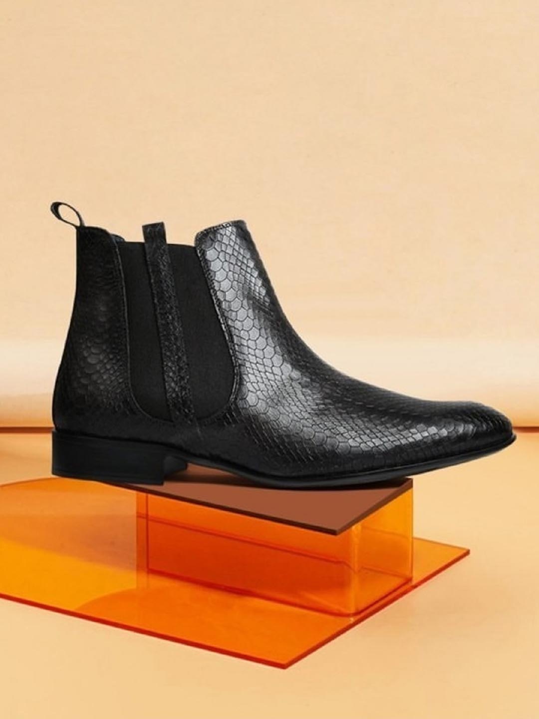 

Hitz Men Black Textured Leather Chelsea Boots