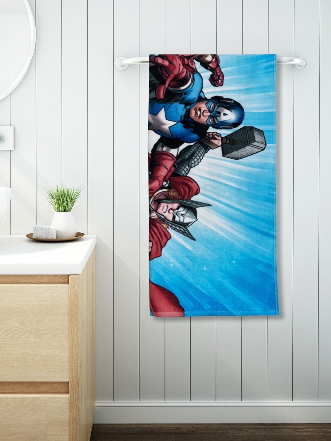 

SPACES Kids Blue & Red Marvel Avengers Printed 380 GSM Bath Towel