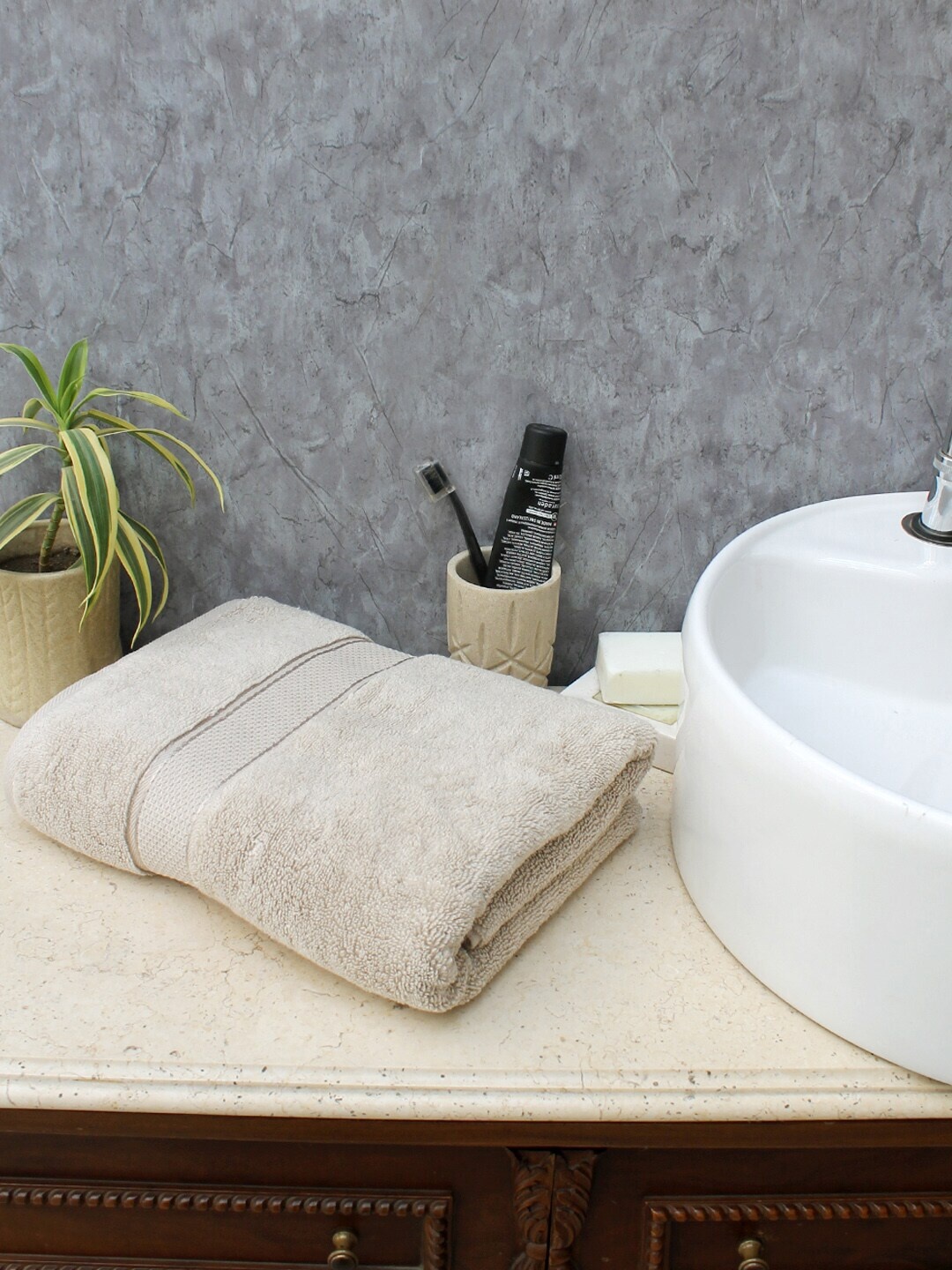 

AVI Living Unisex Beige Solid Zero Twist 550 GSM Bath Towel
