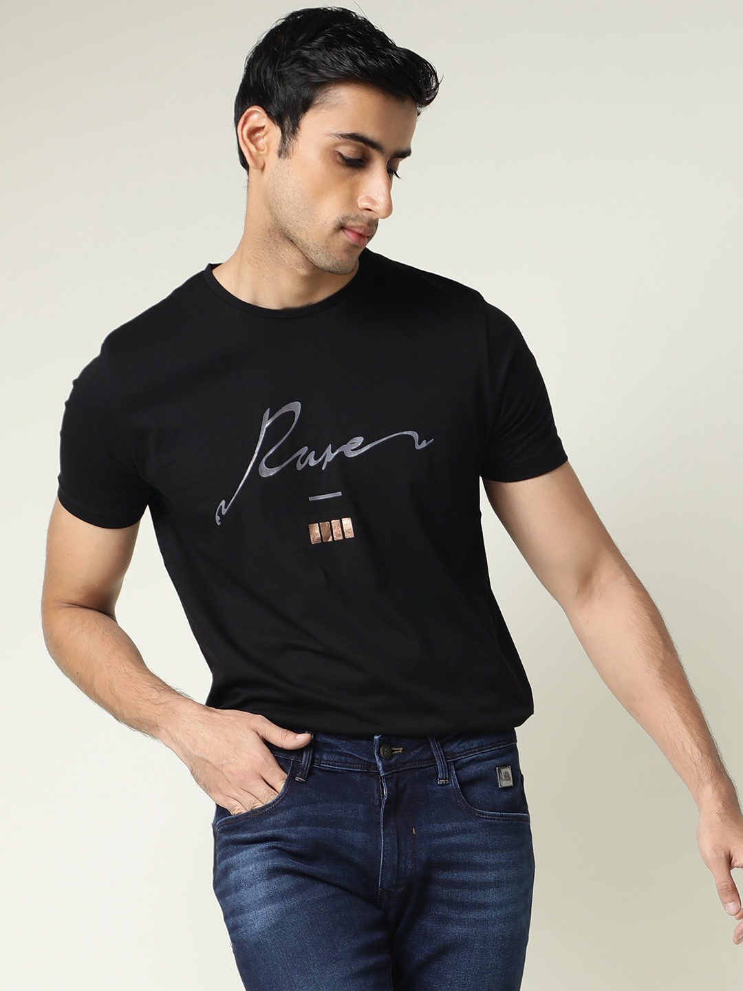 

RARE RABBIT Men Italic Slim Fit Printed Round Neck T-Shirt, Black