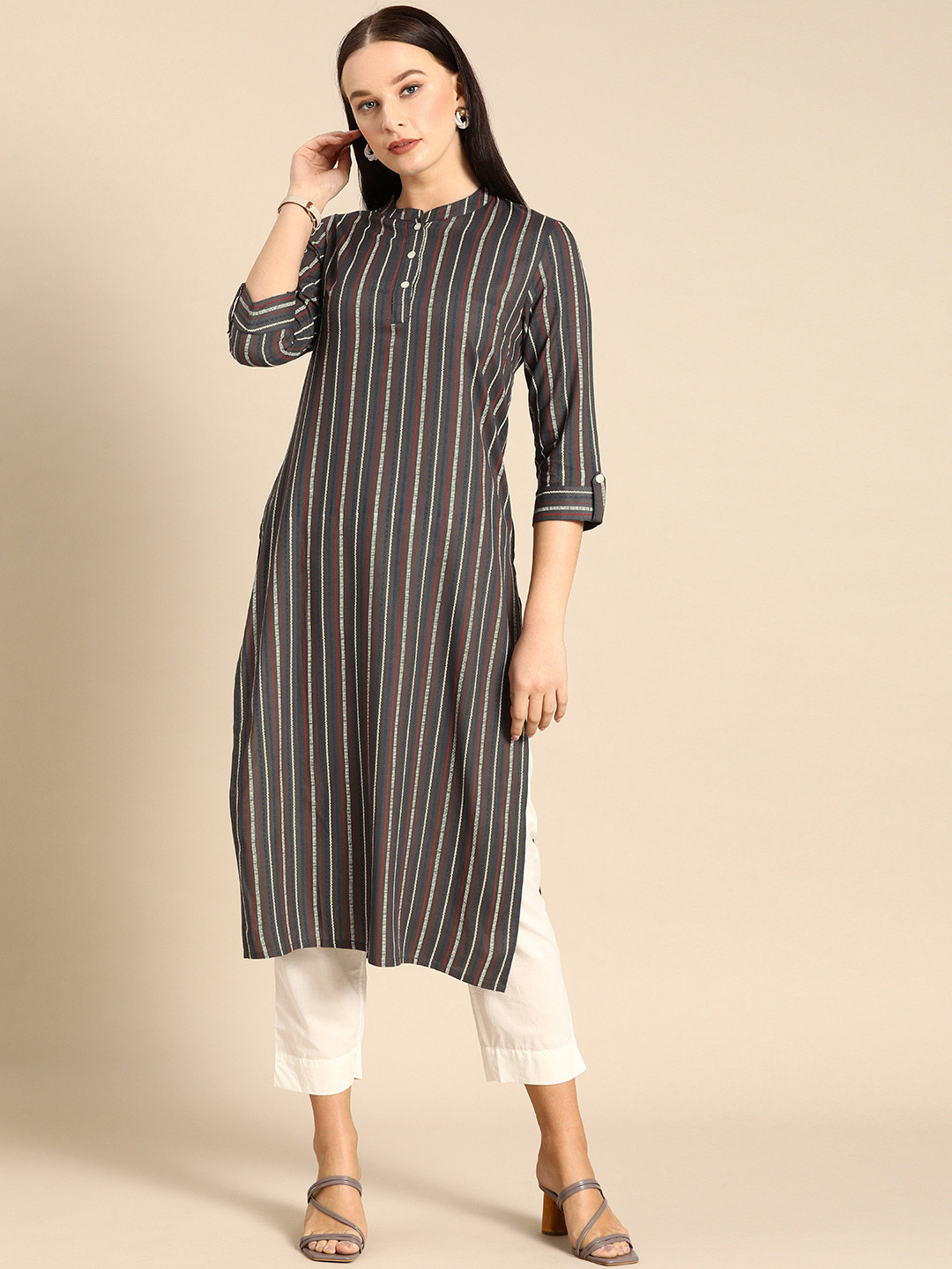 

Anouk Women Grey & Gold-toned Geometric Printed Kurta