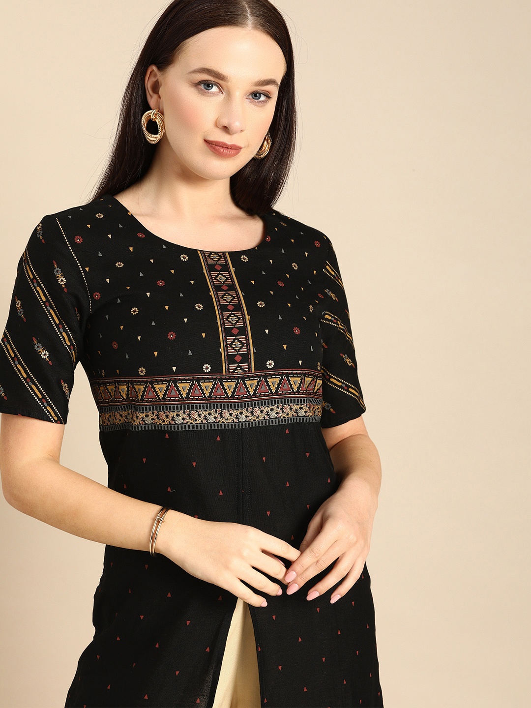 

Anouk Women Black & Red Geometric Printed Kurta