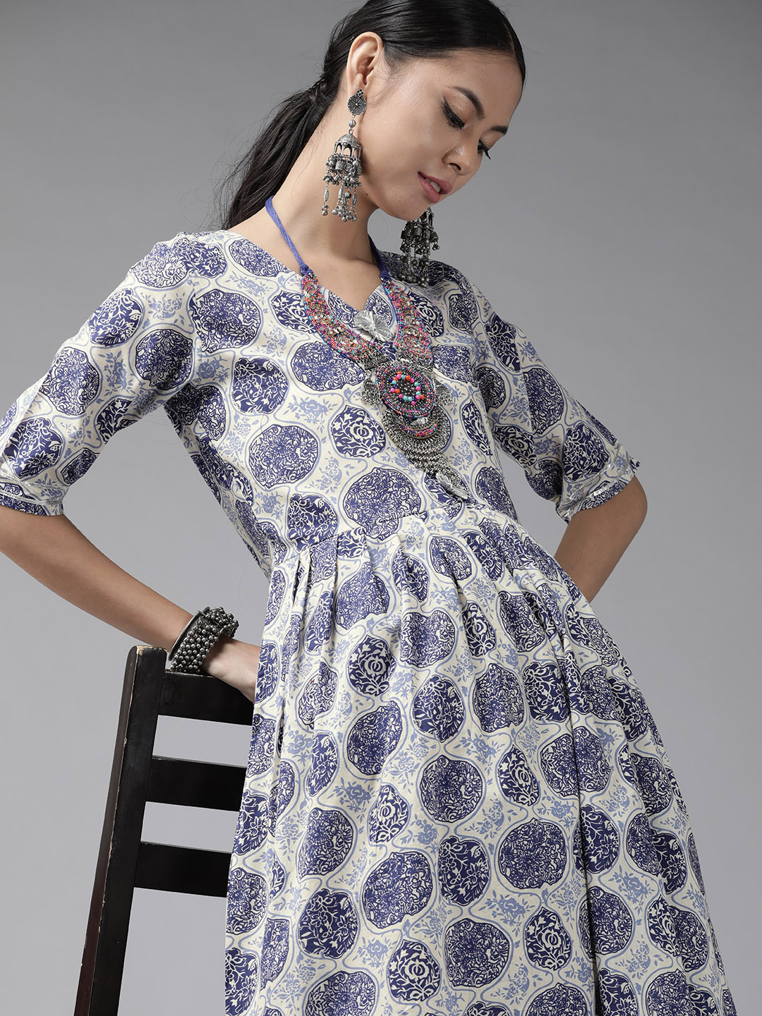 

Ahalyaa Women Blue & Off-White Pure Cotton Printed Kurta with Palazzos