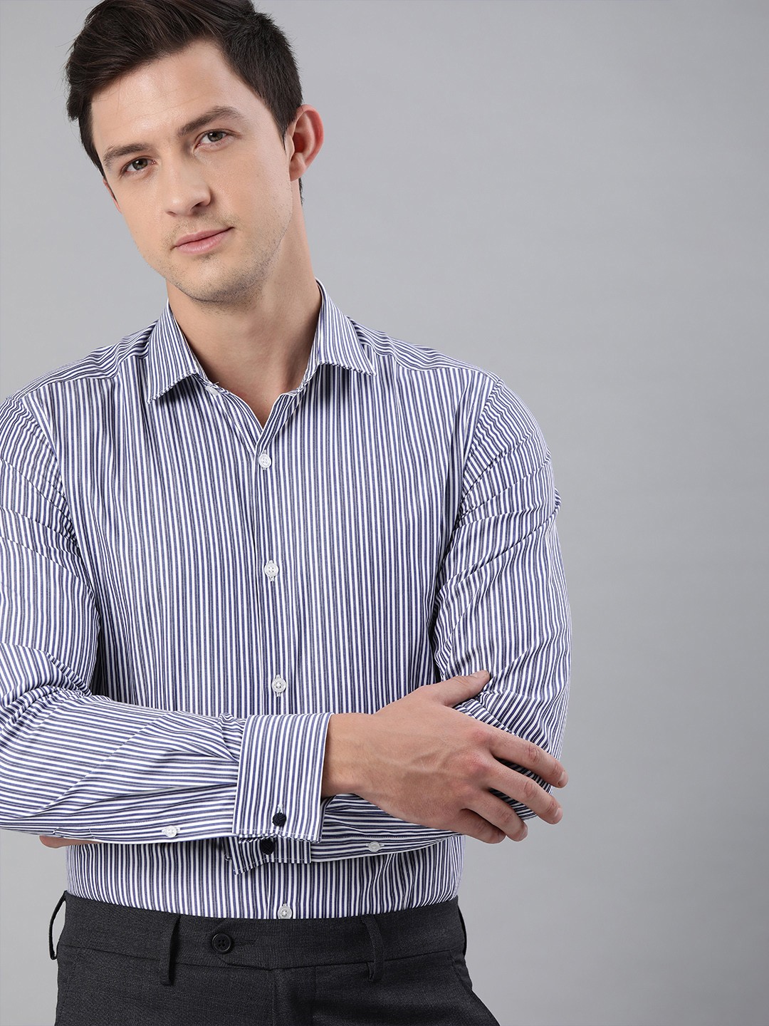 

THE BEAR HOUSE Men Off-White & Navy Blue Slim Fit Striped Giza Cotton Formal Shirt