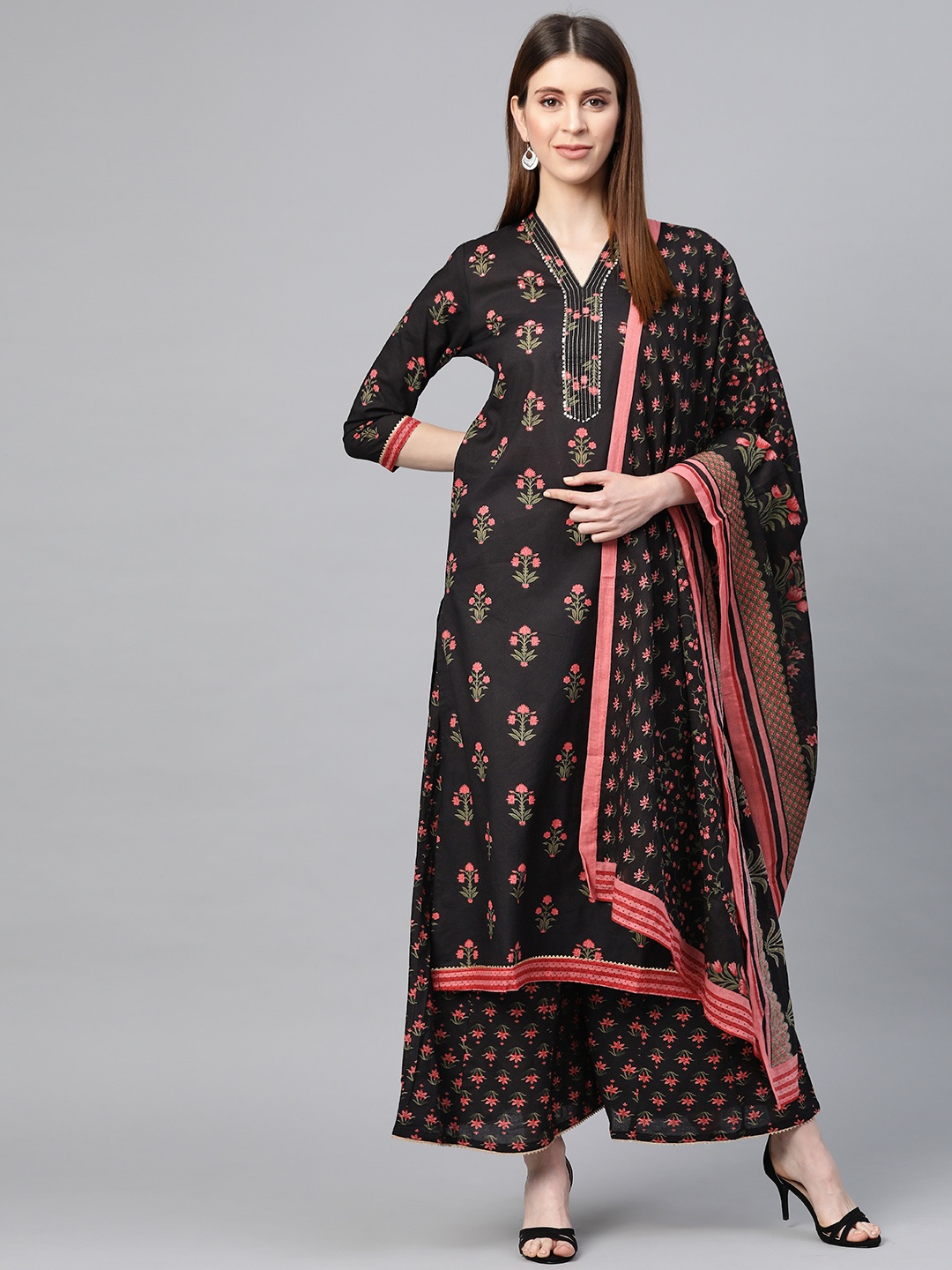 

Yuris Women Black & Red Block Print Kurta with Palazzos & Dupatta