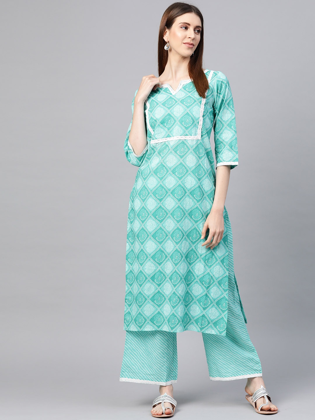 

Yuris Women Blue & White Screen Print Kurta with Palazzos