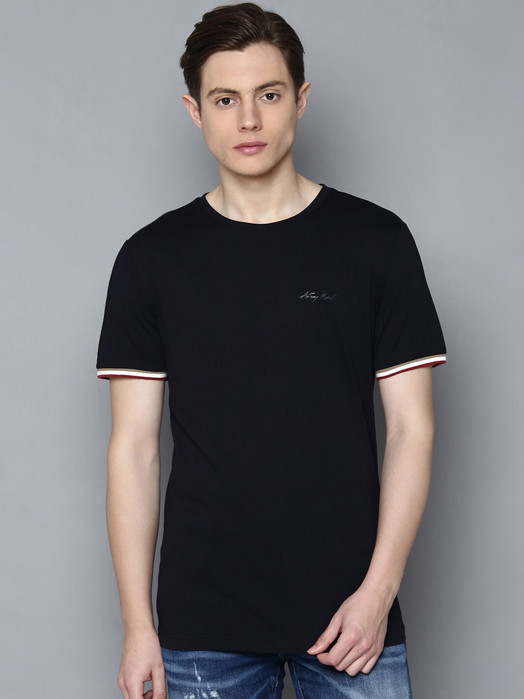 

Antony Morato Men Blue Solid Round Neck T-shirt