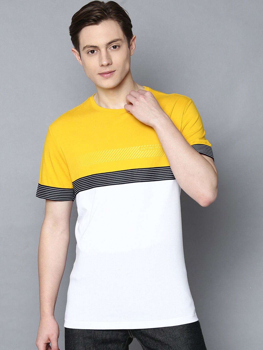 

Antony Morato Men Yellow Colourblocked Round Neck T-shirt